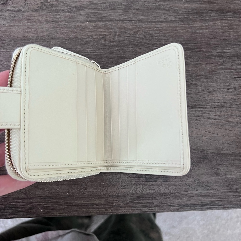 Gucci Ivory Shoulder bag with Black Accents - Picture 12 of 13